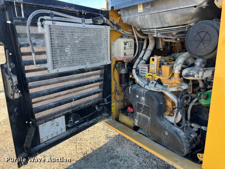 image for item MW9462 2015 Caterpillar 262D  skid steer loader