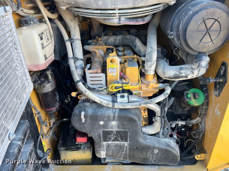 image for item MW9462 2015 Caterpillar 262D  skid steer loader