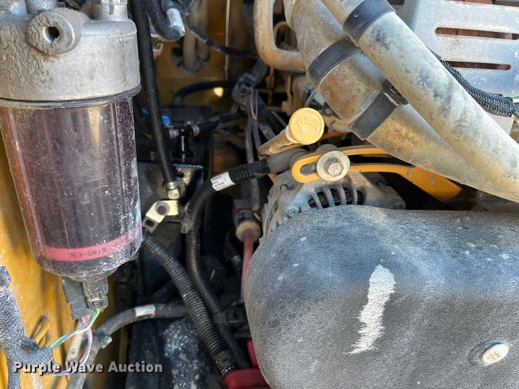 image for item MW9462 2015 Caterpillar 262D  skid steer loader