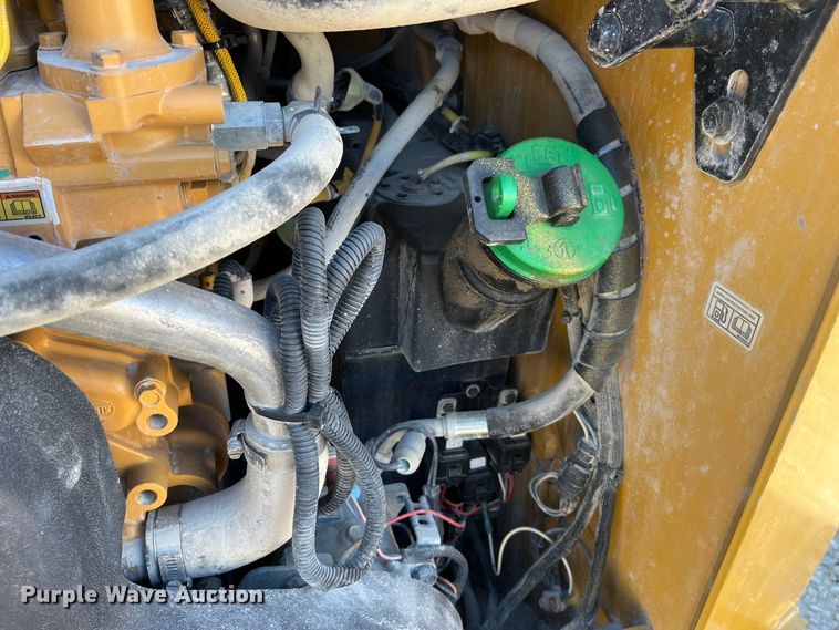 image for item MW9462 2015 Caterpillar 262D  skid steer loader