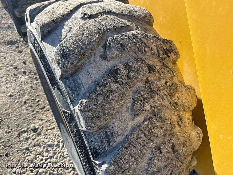 image for item MW9462 2015 Caterpillar 262D  skid steer loader