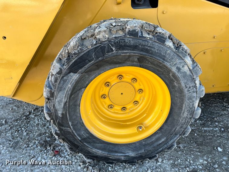 image for item MW9462 2015 Caterpillar 262D  skid steer loader