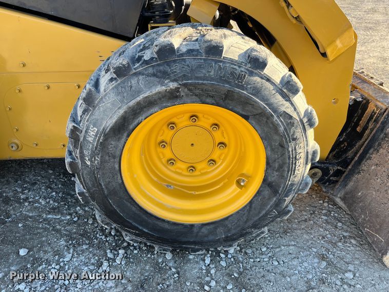 image for item MW9462 2015 Caterpillar 262D  skid steer loader