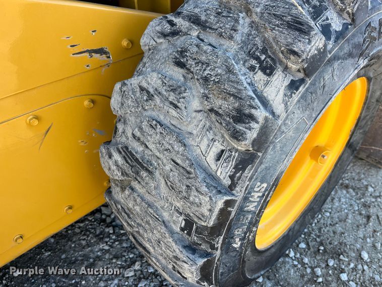 image for item MW9462 2015 Caterpillar 262D  skid steer loader