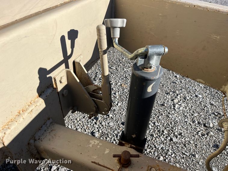 image for item MW9463 Ingersoll Rand 825  air compressor