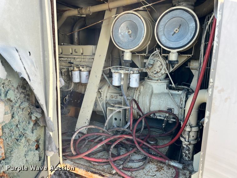 image for item MW9463 Ingersoll Rand 825  air compressor