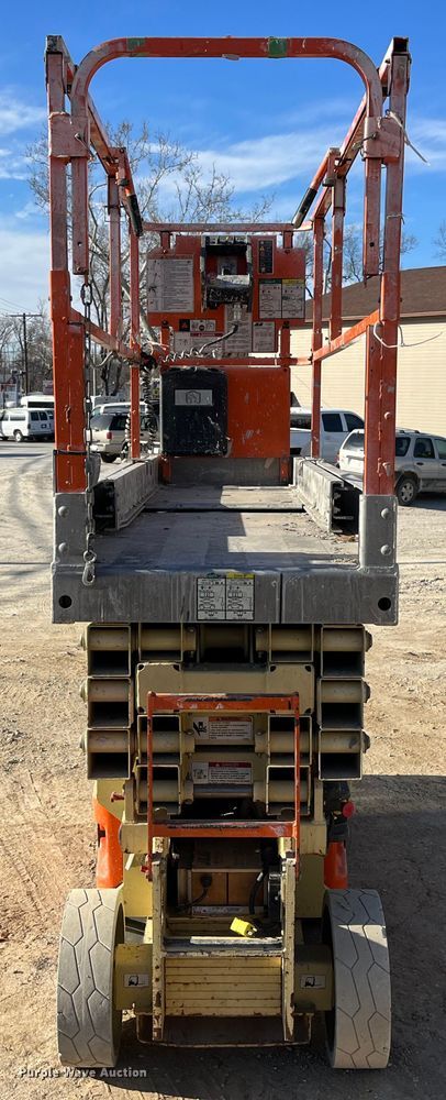 image for item MW9465 2013 JLG 2630 ES  scissor lift