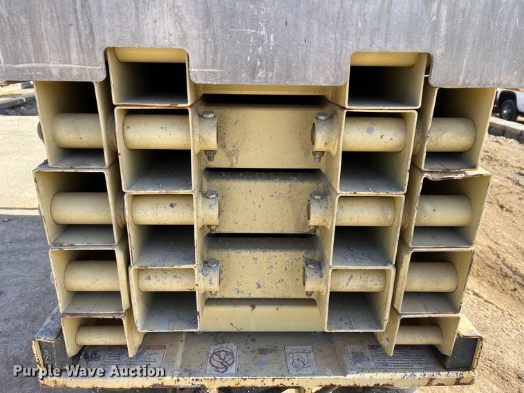 image for item MW9465 2013 JLG 2630 ES  scissor lift