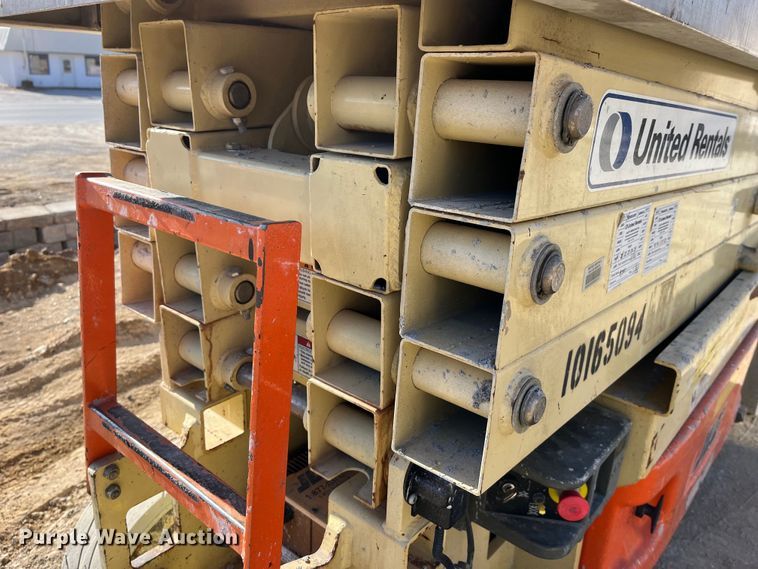 image for item MW9465 2013 JLG 2630 ES  scissor lift