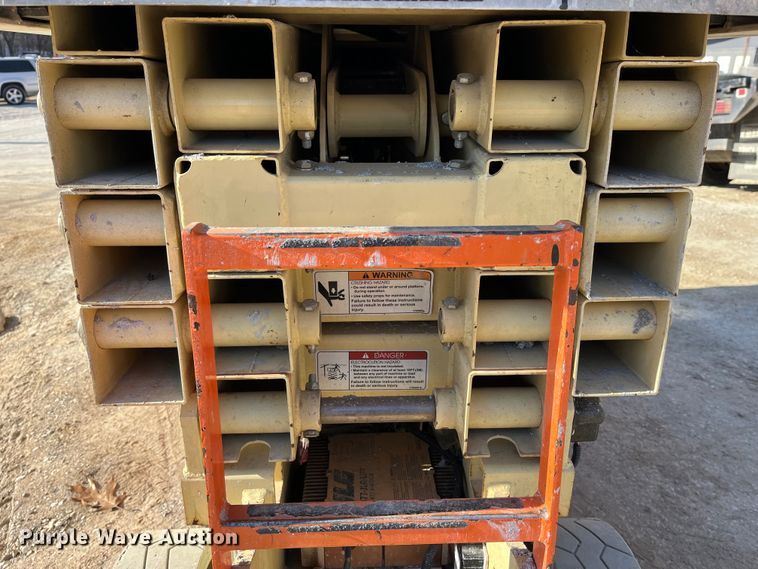 image for item MW9465 2013 JLG 2630 ES  scissor lift