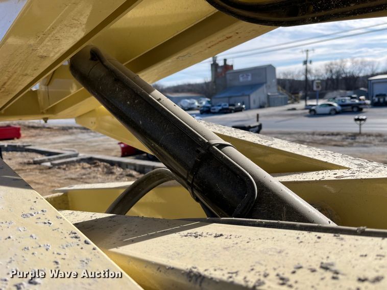 image for item MW9465 2013 JLG 2630 ES  scissor lift