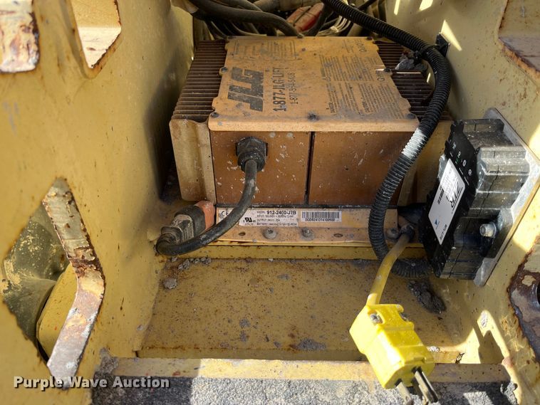 image for item MW9465 2013 JLG 2630 ES  scissor lift