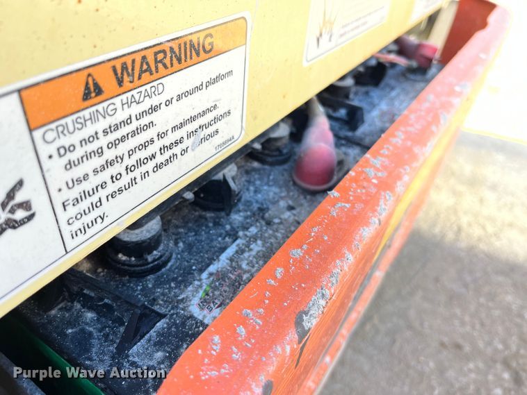 image for item MW9465 2013 JLG 2630 ES  scissor lift