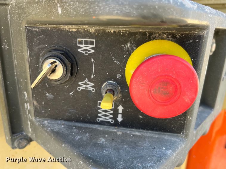 image for item MW9465 2013 JLG 2630 ES  scissor lift