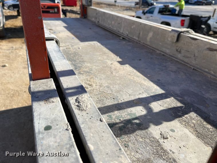 image for item MW9465 2013 JLG 2630 ES  scissor lift