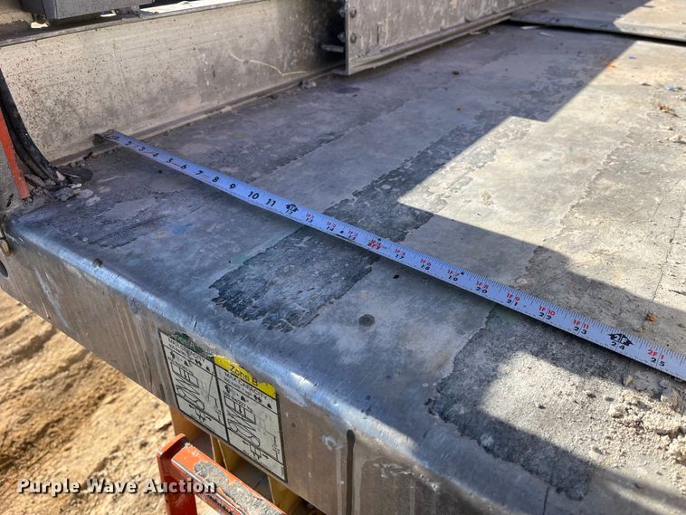 image for item MW9465 2013 JLG 2630 ES  scissor lift