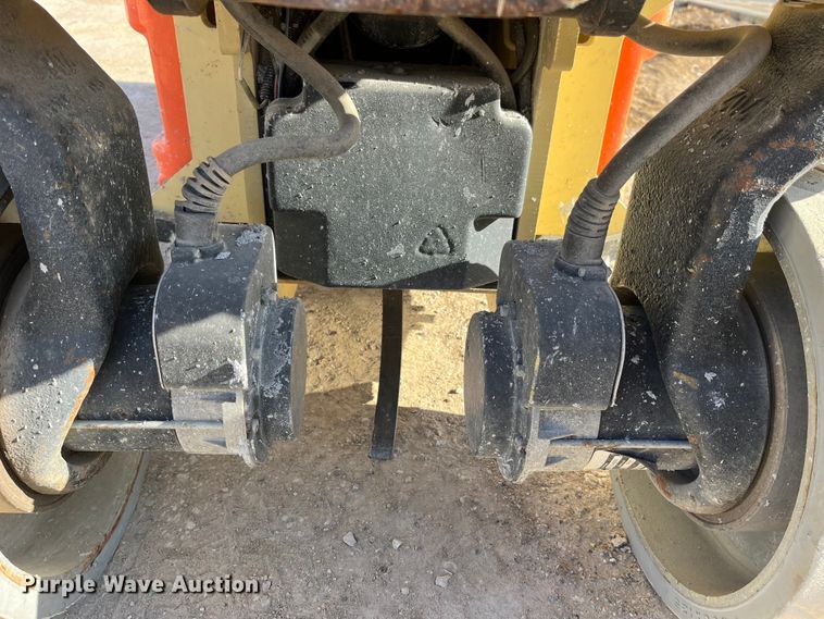 image for item MW9465 2013 JLG 2630 ES  scissor lift