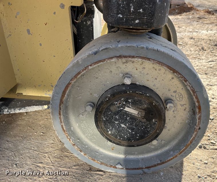 image for item MW9465 2013 JLG 2630 ES  scissor lift