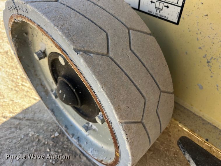 image for item MW9465 2013 JLG 2630 ES  scissor lift