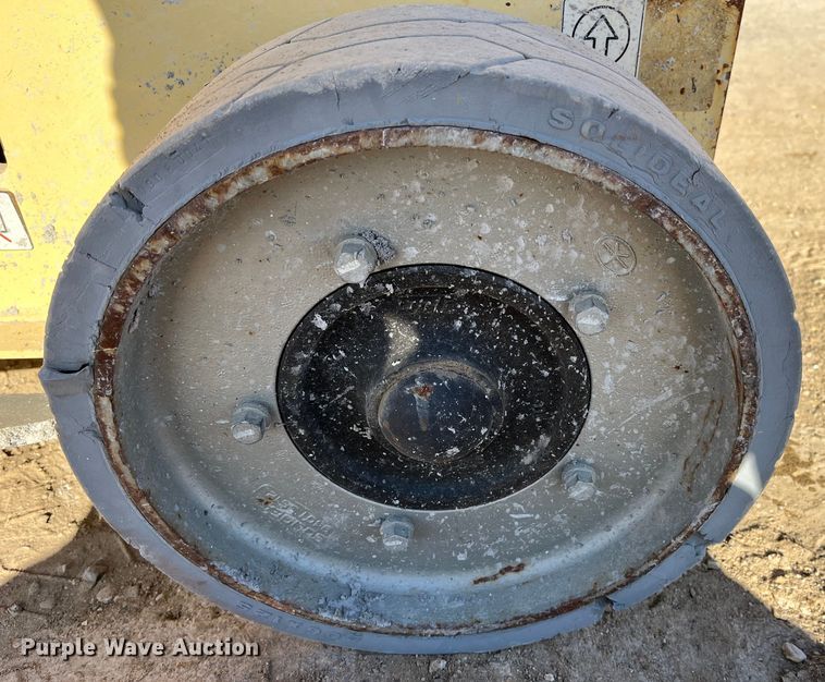 image for item MW9465 2013 JLG 2630 ES  scissor lift