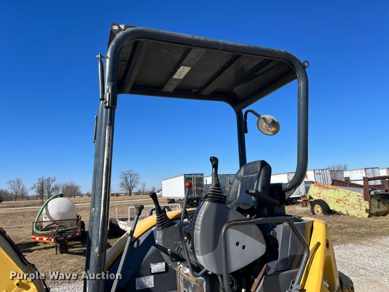 image for item MW9473 2003 Komatsu PC45MR-1F  mini excavator