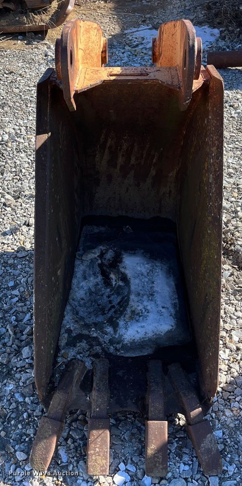 image for item MW9474 (3) backhoe buckets