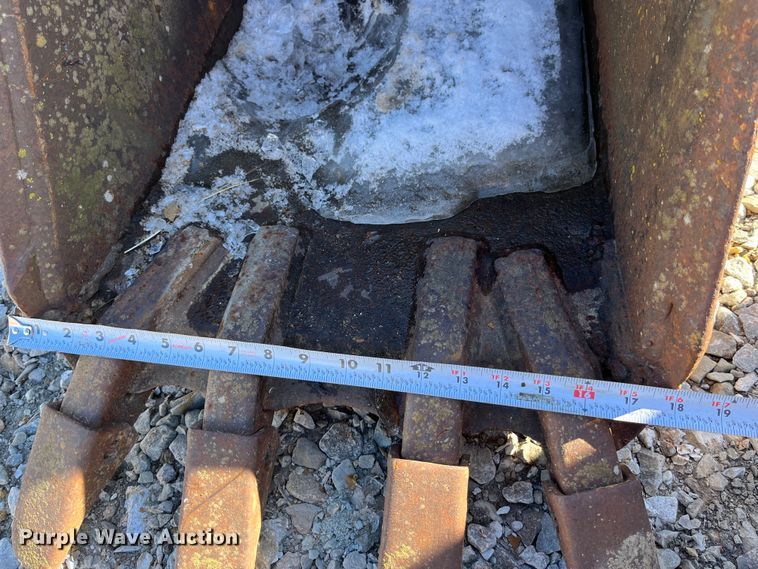 image for item MW9474 (3) backhoe buckets