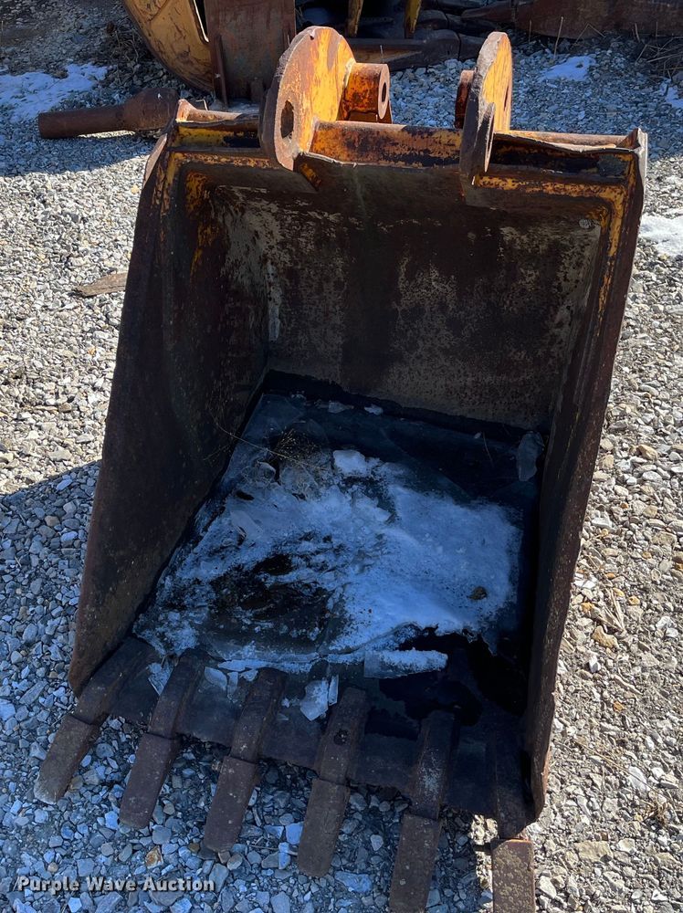 image for item MW9474 (3) backhoe buckets