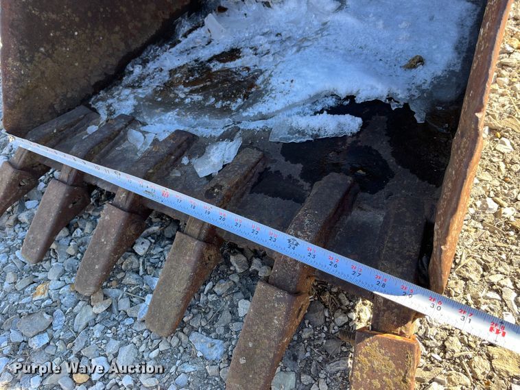 image for item MW9474 (3) backhoe buckets