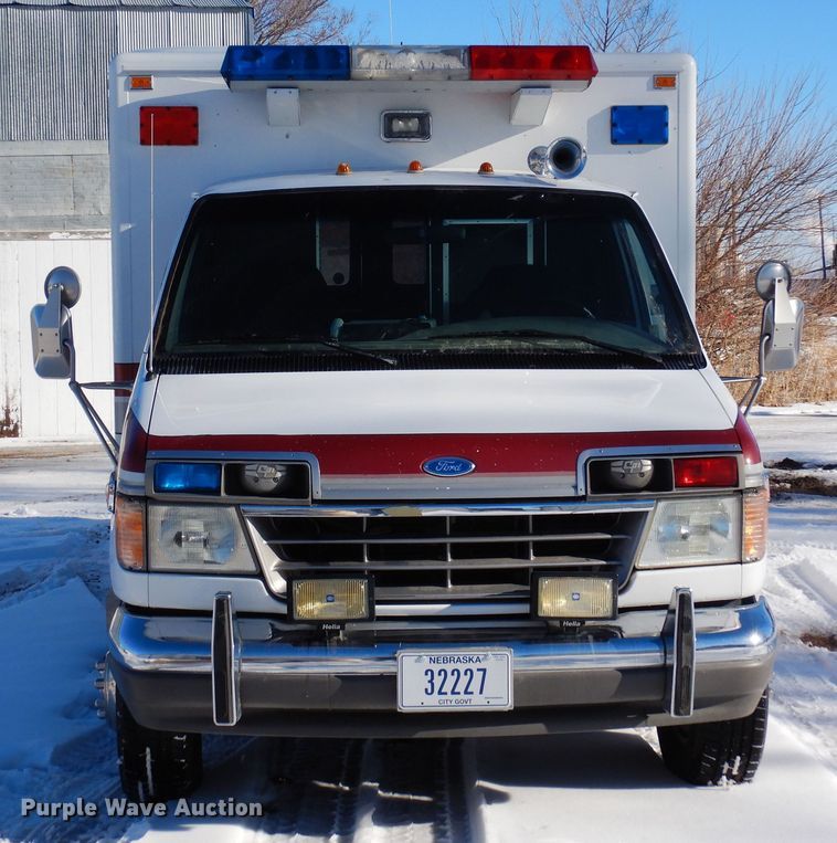image for item DF8310 1996 Ford E350  ambulance