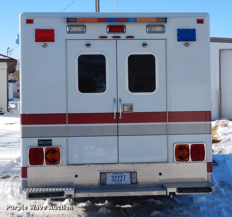 image for item DF8310 1996 Ford E350  ambulance