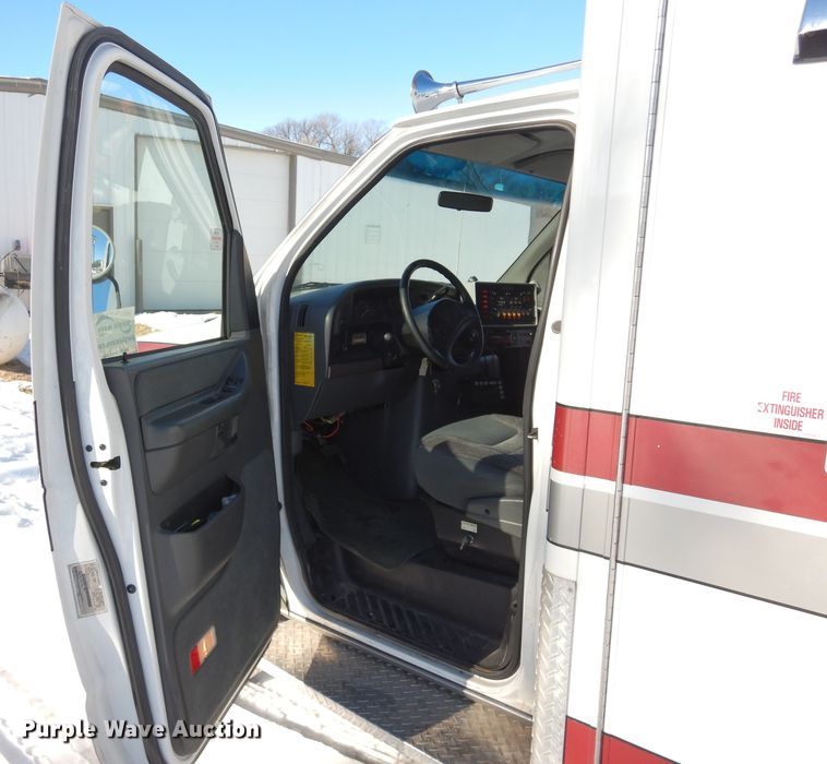 image for item DF8310 1996 Ford E350  ambulance