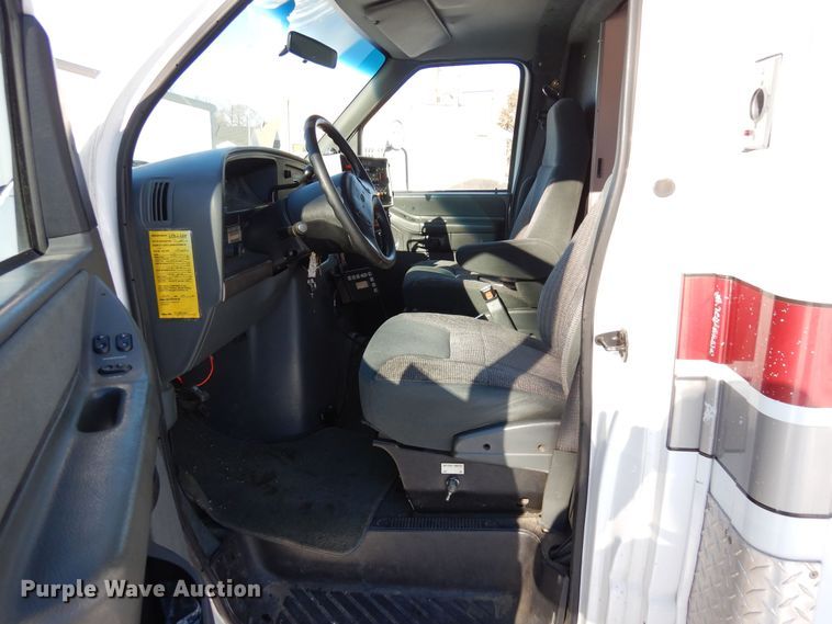 image for item DF8310 1996 Ford E350  ambulance