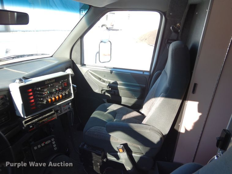 image for item DF8310 1996 Ford E350  ambulance