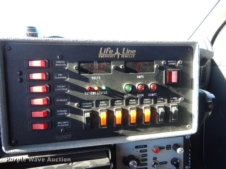 image for item DF8310 1996 Ford E350  ambulance