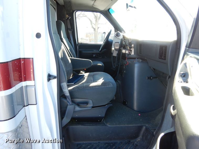 image for item DF8310 1996 Ford E350  ambulance