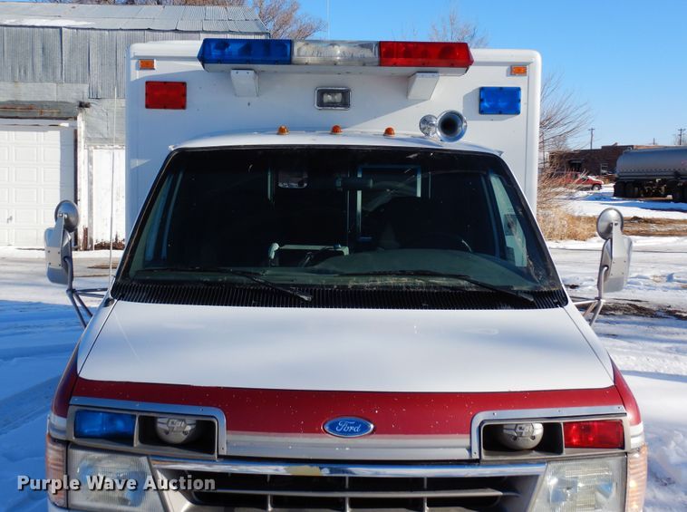 image for item DF8310 1996 Ford E350  ambulance