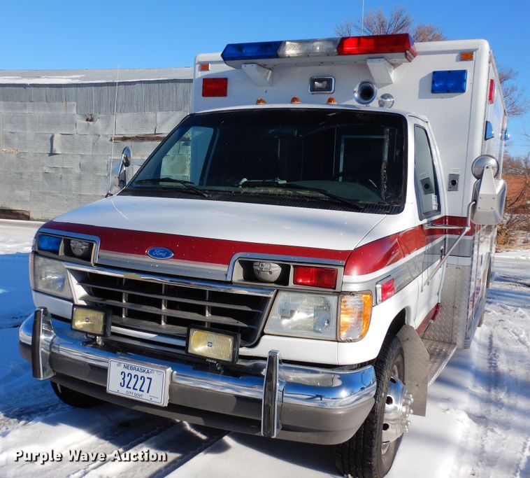 image for item DF8310 1996 Ford E350  ambulance