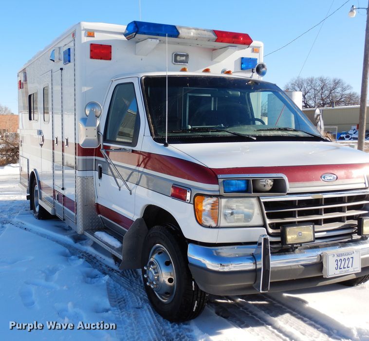 image for item DF8310 1996 Ford E350  ambulance