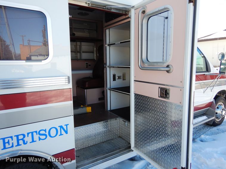 image for item DF8310 1996 Ford E350  ambulance