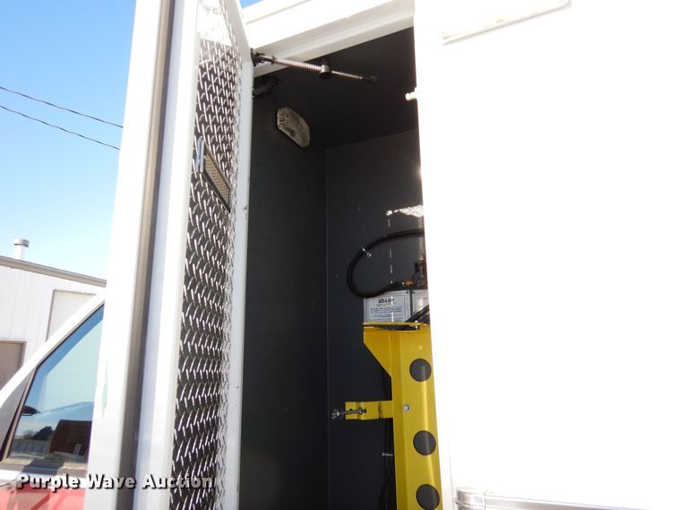 image for item DF8310 1996 Ford E350  ambulance