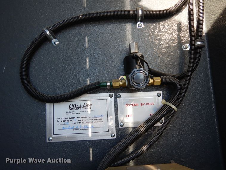 image for item DF8310 1996 Ford E350  ambulance