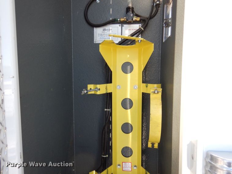 image for item DF8310 1996 Ford E350  ambulance