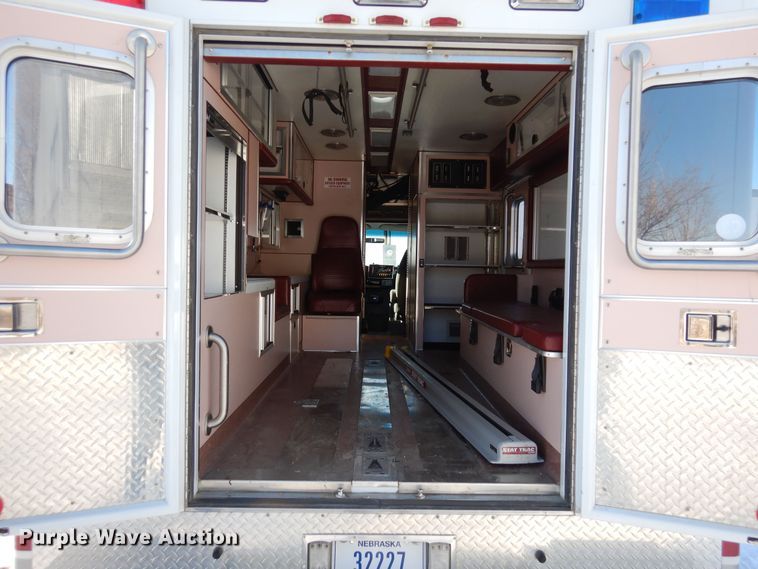 image for item DF8310 1996 Ford E350  ambulance