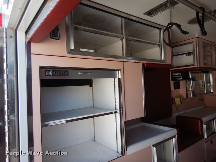 image for item DF8310 1996 Ford E350  ambulance