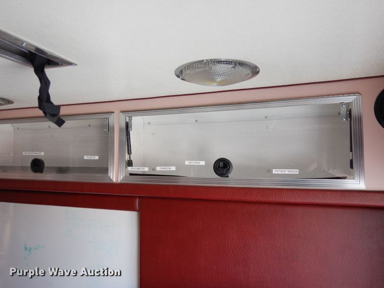 image for item DF8310 1996 Ford E350  ambulance