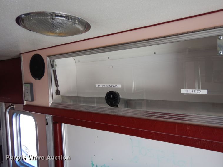 image for item DF8310 1996 Ford E350  ambulance