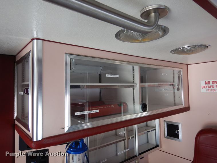 image for item DF8310 1996 Ford E350  ambulance