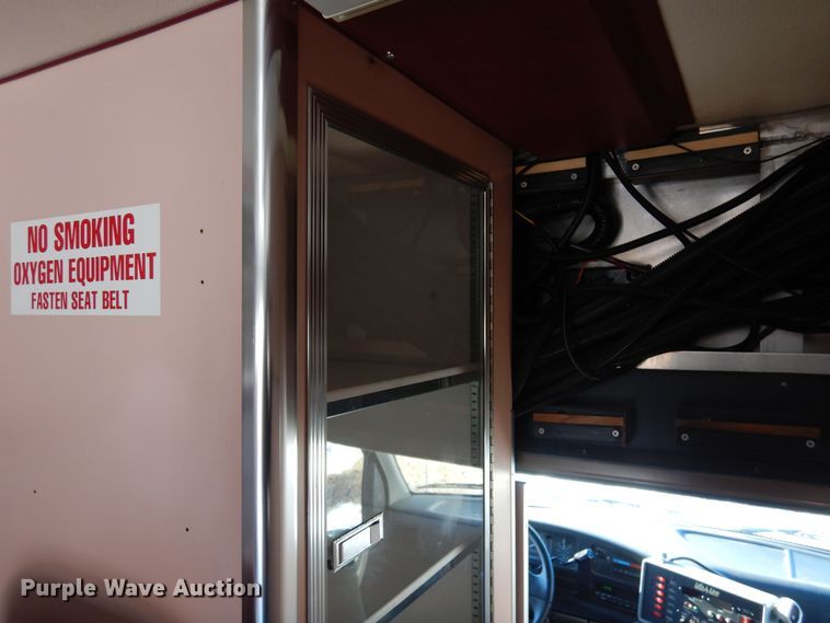 image for item DF8310 1996 Ford E350  ambulance