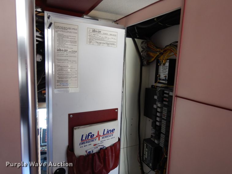 image for item DF8310 1996 Ford E350  ambulance